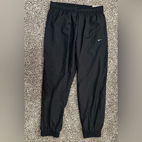 Nike Pants - NWT Nike Women’s Mid Rise Full Length Black Loose Fit Pants